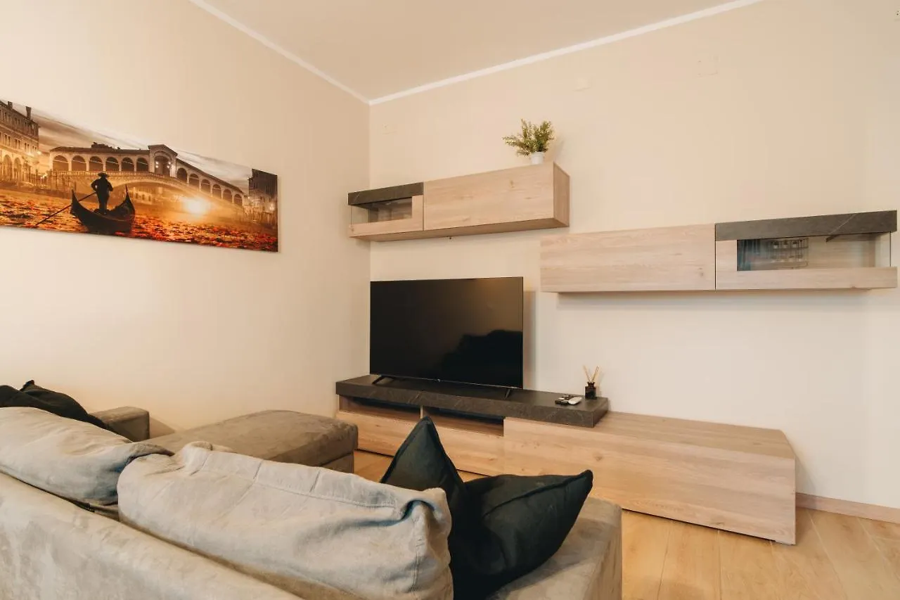Ca' Rossa Double Apartment - Venice Mestre Italy